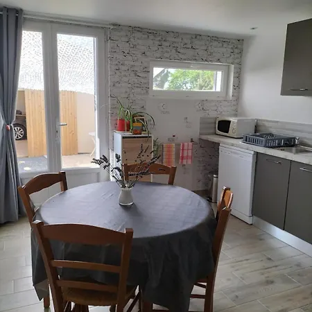 بيت للعطل A L'oree Des Champs, 3 Etoiles, Climatise, Lit King-size La Creche