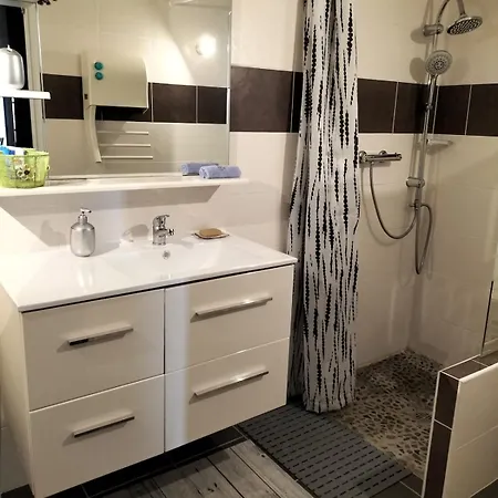 بيت للعطل A L'oree Des Champs, 3 Etoiles, Climatise, Lit King-size La Creche