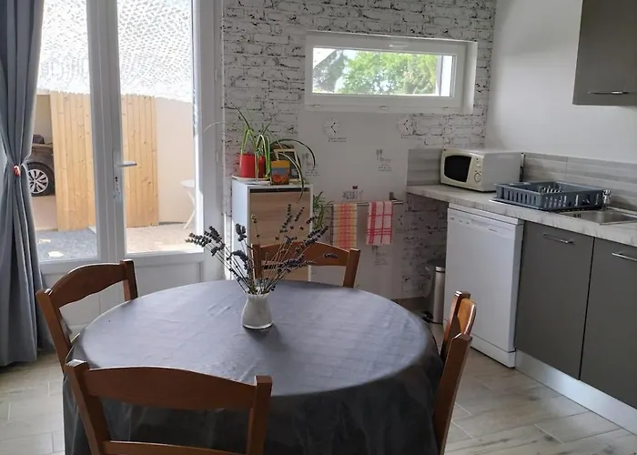 بيت للعطل A L'oree Des Champs, 3 Etoiles, Climatise, Lit King-size La Creche