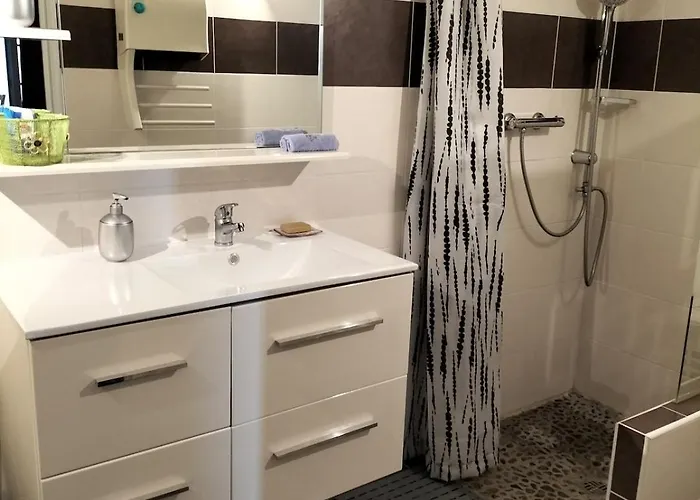 بيت للعطل A L'oree Des Champs, 3 Etoiles, Climatise, Lit King-size La Creche